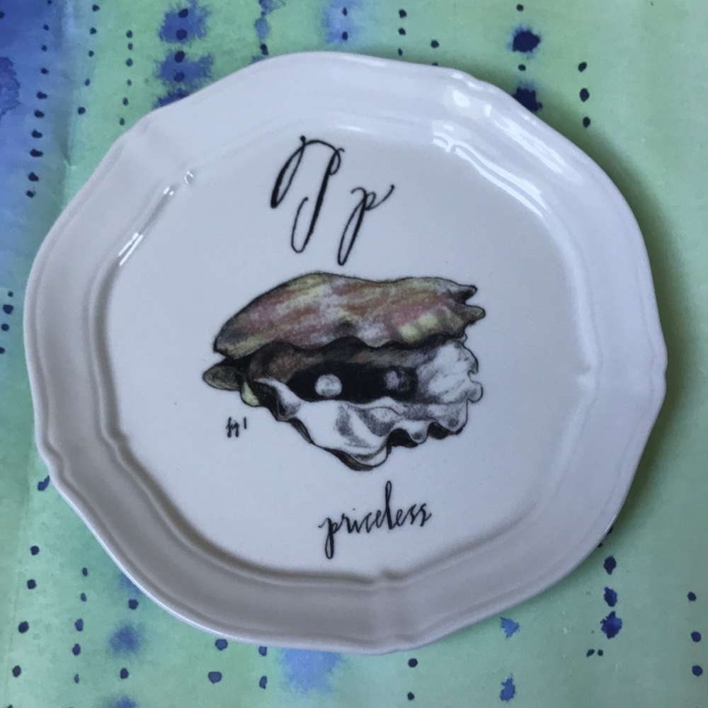 🦪Anthropologie Linea Carta Calligrapher Diva Pyari P Plate Priceless Pearl - Picture 6 of 16